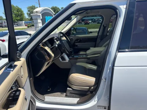 More photos of 2018 Land Rover Range Rover 3.0L V6 Supercharged HSE at MAG Auto - Munsterman Automotive Group, MO