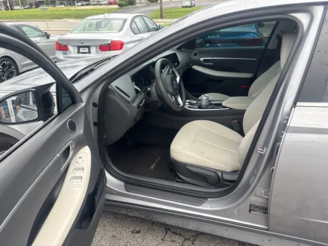 More photos of 2023 Hyundai Sonata SE at MAG Auto - Munsterman Automotive Group, MO