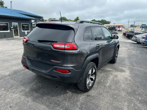 More photos of 2017 Jeep Cherokee Trailhawk at MAG Auto - Munsterman Automotive Group, MO