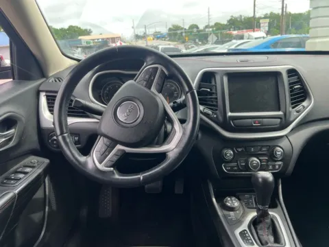 More photos of 2017 Jeep Cherokee Trailhawk at MAG Auto - Munsterman Automotive Group, MO