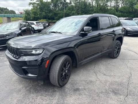 Photos of 2024 Jeep Grand Cherokee Altitude for sale in Blue Springs, MO at MAG Auto - Munsterman Automotive Group