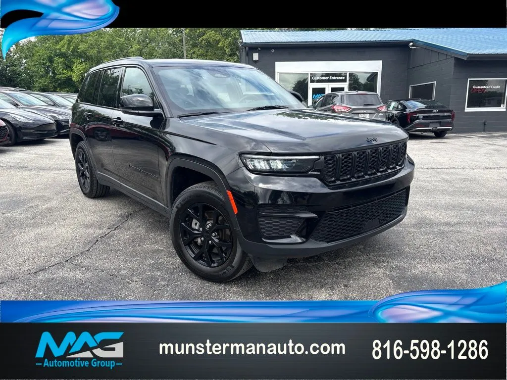 Black 2024 Jeep Grand Cherokee Altitude for sale in Blue Springs, MO