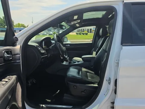 More photos of 2019 Jeep Grand Cherokee Overland at MAG Auto - Munsterman Automotive Group, MO