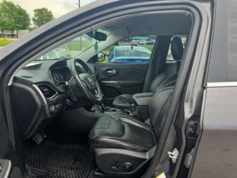 More photos of 2019 Jeep Cherokee Limited at MAG Auto - Munsterman Automotive Group, MO