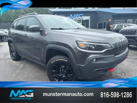Gray 2019 Jeep Cherokee Trailhawk for sale in Blue Springs, MO