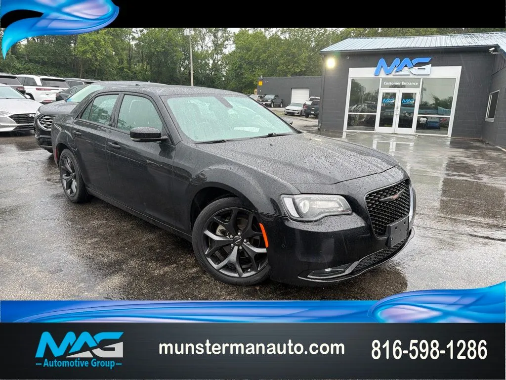 Black 2023 Chrysler 300 S for sale in Blue Springs, MO