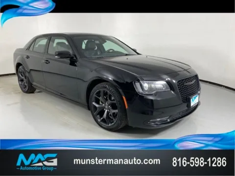 Black 2023 Chrysler 300 S for sale in Blue Springs, MO