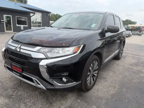 Photos of 2020 Mitsubishi Outlander ES for sale in Blue Springs, MO at MAG Auto - Munsterman Automotive Group