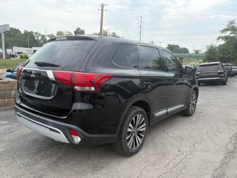 More photos of 2020 Mitsubishi Outlander ES at MAG Auto - Munsterman Automotive Group, MO