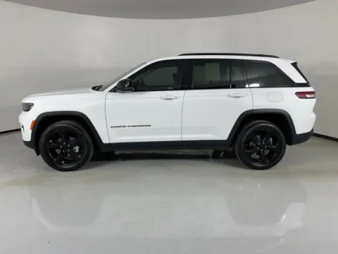 More photos of 2023 Jeep Grand Cherokee Limited at MAG Auto - Munsterman Automotive Group, MO