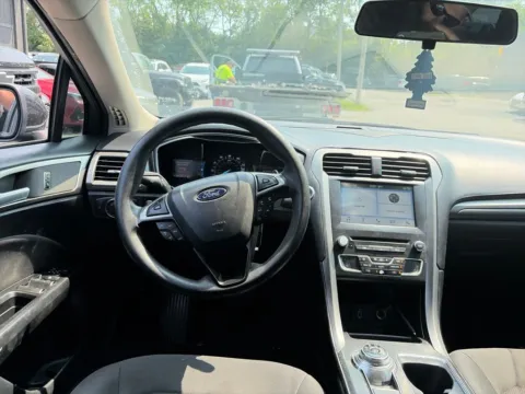 More photos of 2017 Ford Fusion SE at MAG Auto - Munsterman Automotive Group, MO