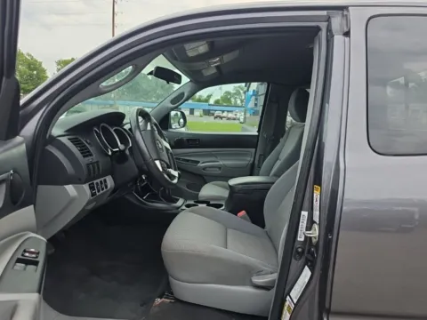 More photos of 2015 Toyota Tacoma at MAG Auto - Munsterman Automotive Group, MO