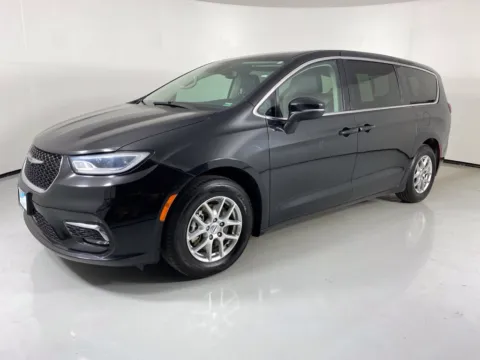 Another view of 2023 Chrysler Pacifica Touring L for sale in Blue Springs, MO at MAG Auto - Munsterman Automotive Group