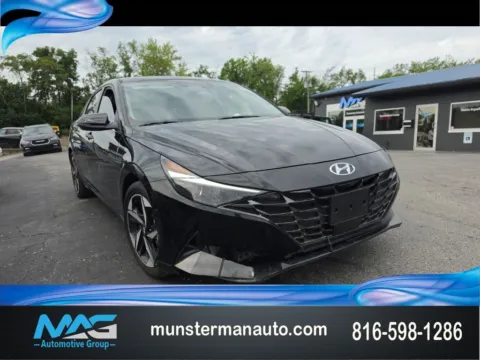 Black 2023 Hyundai Elantra Limited for sale in Blue Springs, MO