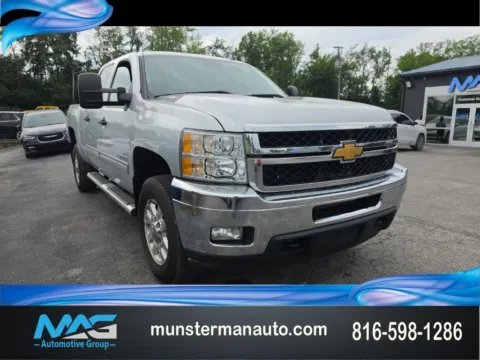 Silver 2014 Chevrolet Silverado 2500 HD LT for sale in Blue Springs, MO