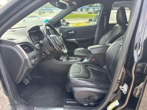 More photos of 2020 Jeep Cherokee Limited at MAG Auto - Munsterman Automotive Group, MO