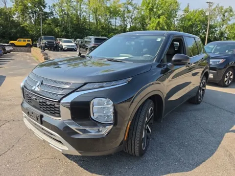 Photos of 2023 Mitsubishi Outlander SE for sale in Blue Springs, MO at MAG Auto - Munsterman Automotive Group