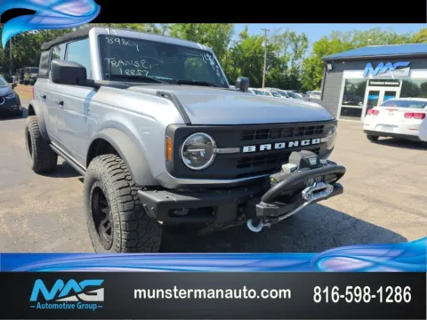 Silver 2022 Ford Bronco Black Diamond for sale in Blue Springs, MO