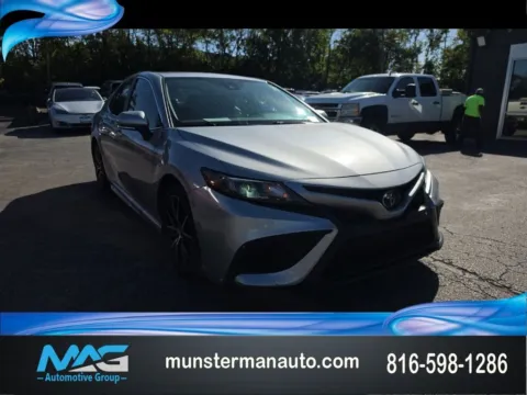 Silver 2023 Toyota Camry SE for sale in Blue Springs, MO