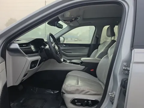 More photos of 2021 Jeep Grand Cherokee L Overland at MAG Auto - Munsterman Automotive Group, MO