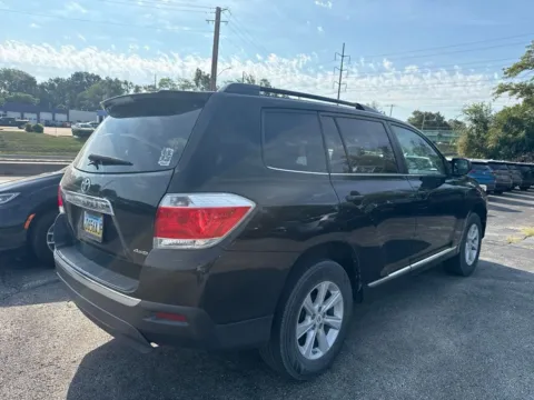 Another view of 2012 Toyota Highlander for sale in Blue Springs, MO at MAG Auto - Munsterman Automotive Group