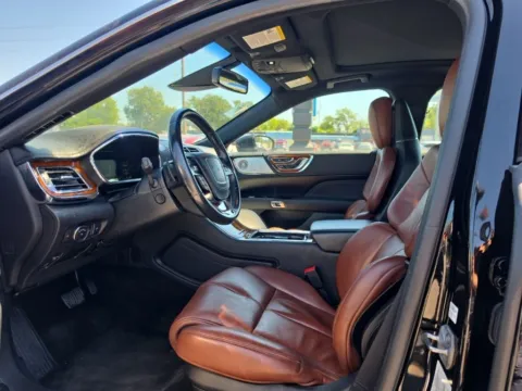 More photos of 2017 Lincoln Continental Reserve at MAG Auto - Munsterman Automotive Group, MO