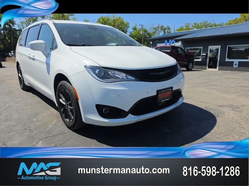 White 2020 Chrysler Pacifica Launch Edition for sale in Blue Springs, MO