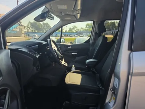 More photos of 2022 Ford Transit Connect XLT at MAG Auto - Munsterman Automotive Group, MO