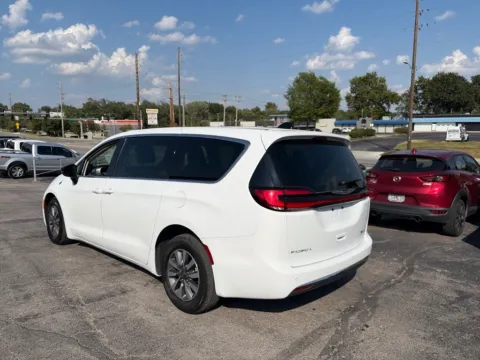 Another view of 2024 Chrysler Pacifica Hybrid Select for sale in Blue Springs, MO at MAG Auto - Munsterman Automotive Group