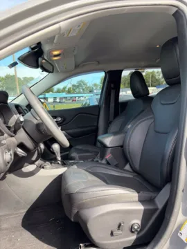 More photos of 2021 Jeep Cherokee Latitude Lux at MAG Auto - Munsterman Automotive Group, MO