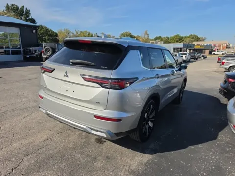 More photos of 2025 Mitsubishi Outlander SE at MAG Auto - Munsterman Automotive Group, MO