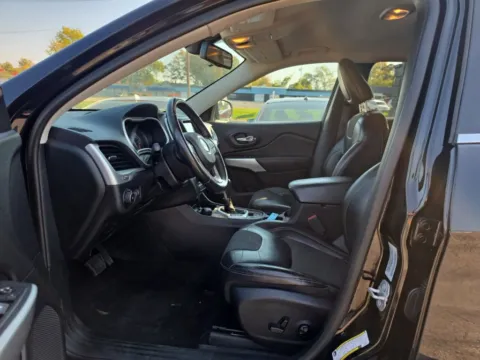 More photos of 2018 Jeep Cherokee Latitude Plus at MAG Auto - Munsterman Automotive Group, MO