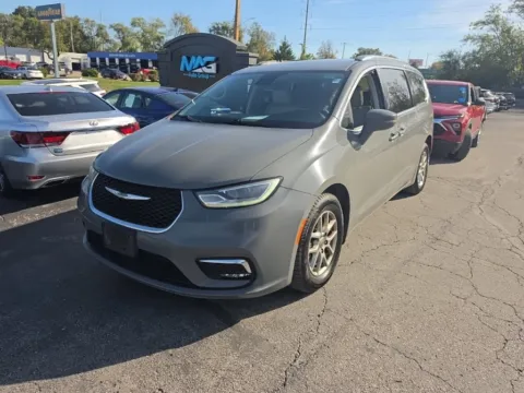 Photos of 2021 Chrysler Pacifica Touring L for sale in Blue Springs, MO at MAG Auto - Munsterman Automotive Group