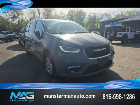 Gray 2021 Chrysler Pacifica Touring L for sale in Blue Springs, MO