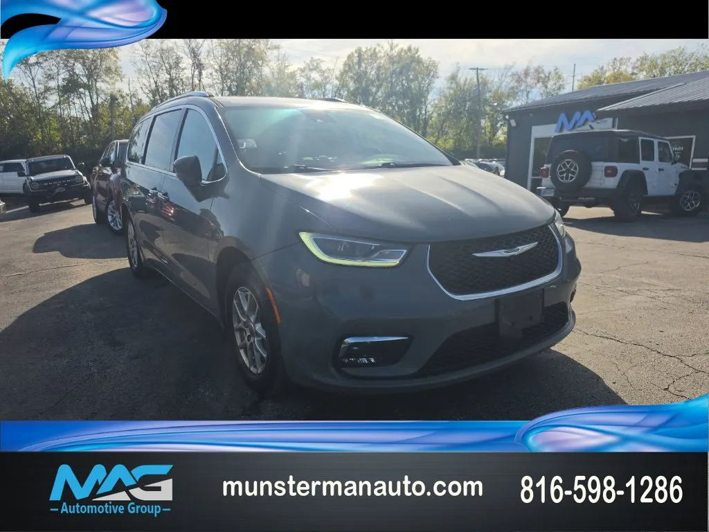Gray 2021 Chrysler Pacifica Touring L for sale in Blue Springs, MO