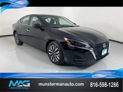 Black 2024 Nissan Altima 2.5 SV for sale in Blue Springs, MO