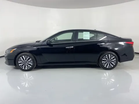 More photos of 2024 Nissan Altima 2.5 SV at MAG Auto - Munsterman Automotive Group, MO