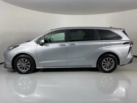 More photos of 2023 Toyota Sienna LE at MAG Auto - Munsterman Automotive Group, MO