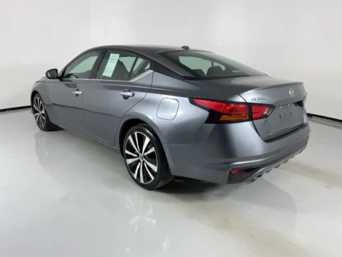 More photos of 2022 Nissan Altima 2.5 Platinum at MAG Auto - Munsterman Automotive Group, MO