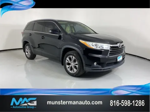 Black 2014 Toyota Highlander XLE V6 for sale in Blue Springs, MO