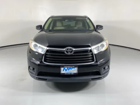 Photos of 2014 Toyota Highlander XLE V6 for sale in Blue Springs, MO at MAG Auto - Munsterman Automotive Group