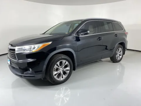 Another view of 2014 Toyota Highlander XLE V6 for sale in Blue Springs, MO at MAG Auto - Munsterman Automotive Group