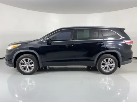 More photos of 2014 Toyota Highlander XLE V6 at MAG Auto - Munsterman Automotive Group, MO