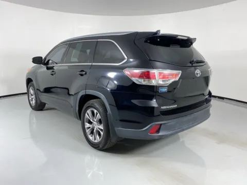 More photos of 2014 Toyota Highlander XLE V6 at MAG Auto - Munsterman Automotive Group, MO