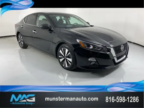 Black 2019 Nissan Altima 2.5 SV for sale in Blue Springs, MO