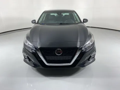 Photos of 2019 Nissan Altima 2.5 SV for sale in Blue Springs, MO at MAG Auto - Munsterman Automotive Group