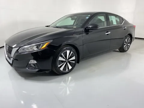 Another view of 2019 Nissan Altima 2.5 SV for sale in Blue Springs, MO at MAG Auto - Munsterman Automotive Group