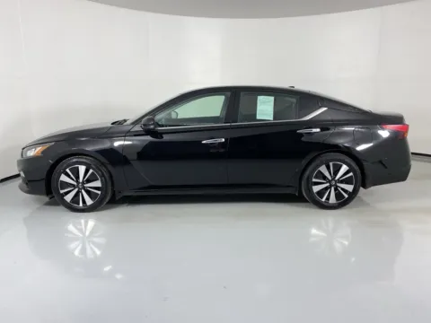 More photos of 2019 Nissan Altima 2.5 SV at MAG Auto - Munsterman Automotive Group, MO