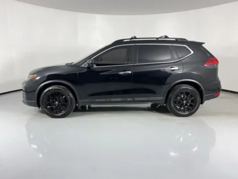 More photos of 2017 Nissan Rogue SV at MAG Auto - Munsterman Automotive Group, MO