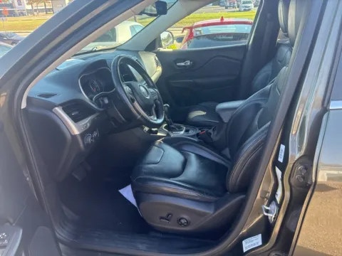 More photos of 2015 Jeep Cherokee Limited at MAG Auto - Munsterman Automotive Group, MO